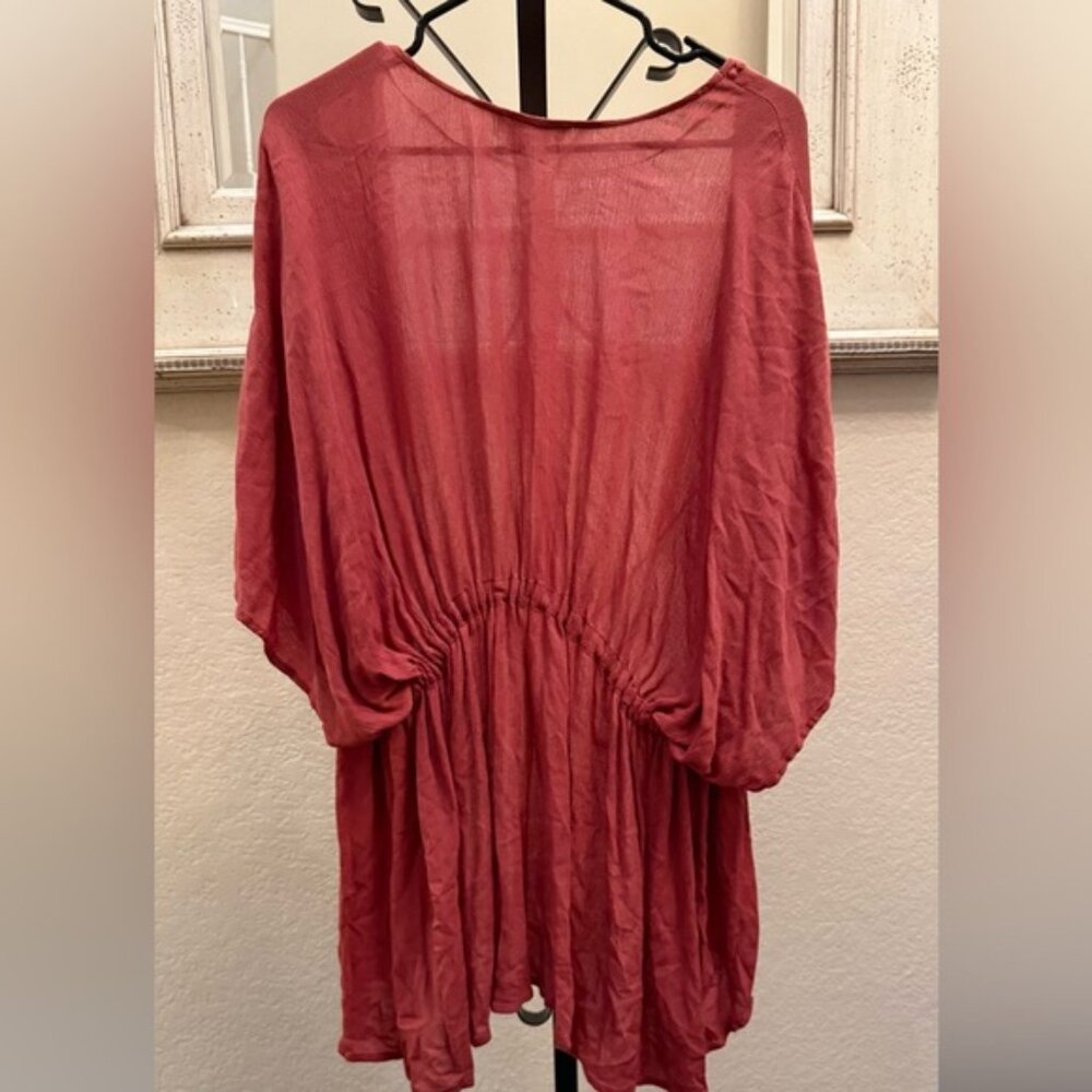 Float through your day in this Treasure & Bond boho tunic, crafted from airy vis - Picture 5 of 8